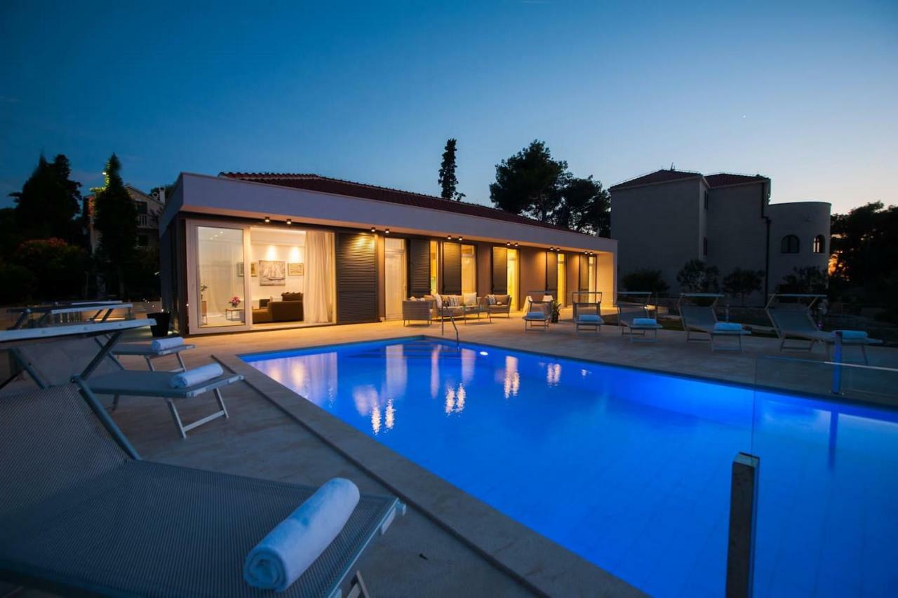 Villa R&B Sutivan Exteriör bild