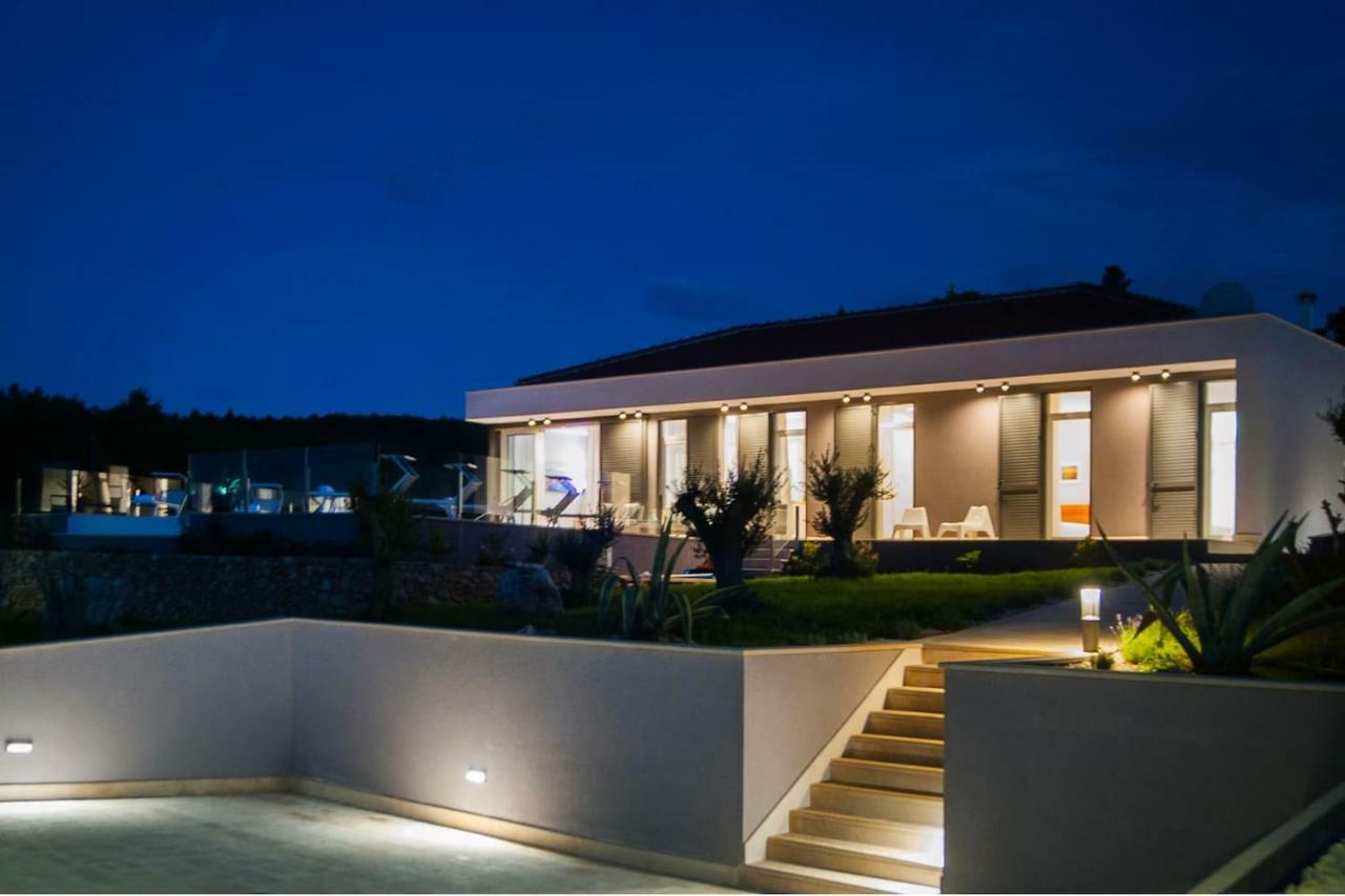 Villa R&B Sutivan Exteriör bild