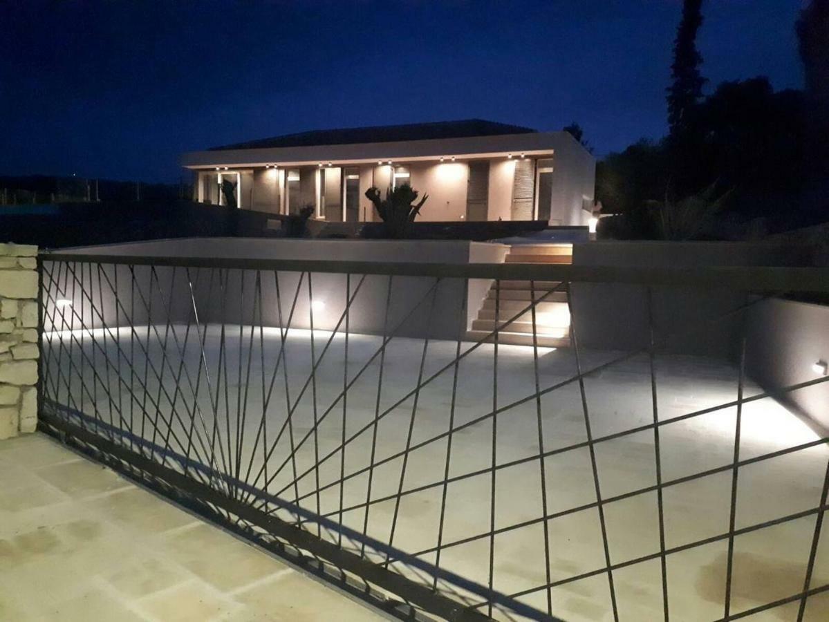 Villa R&B Sutivan Exteriör bild